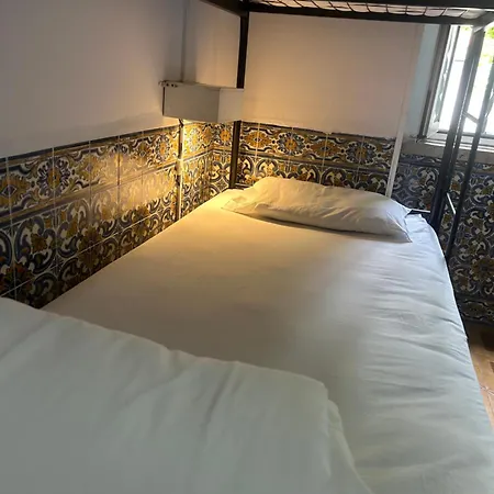 Brotherstay Rooms Lusotile Hostel