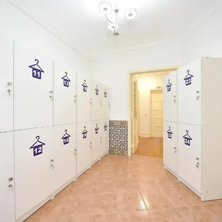 Brothers Place אכסניה